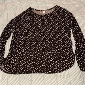 H&M black with flowers top